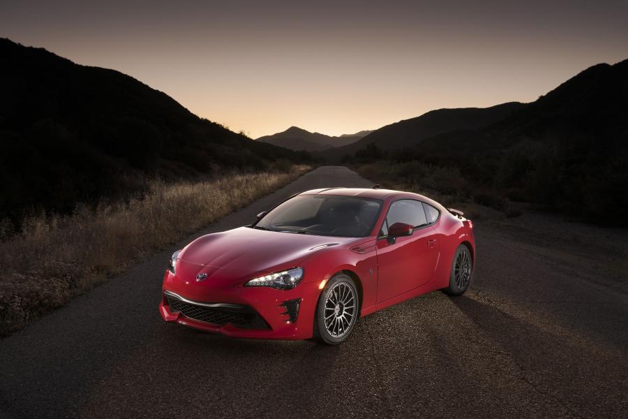  Toyota GT 86 2016 года  (US) (фото 15 из 30)